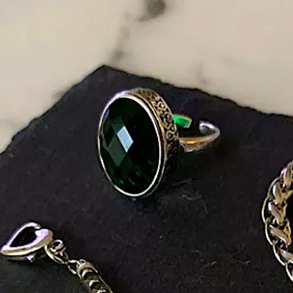 EMERALD GREEN STERLING SILVER  ZIRCON RING - Picture 3 of 4